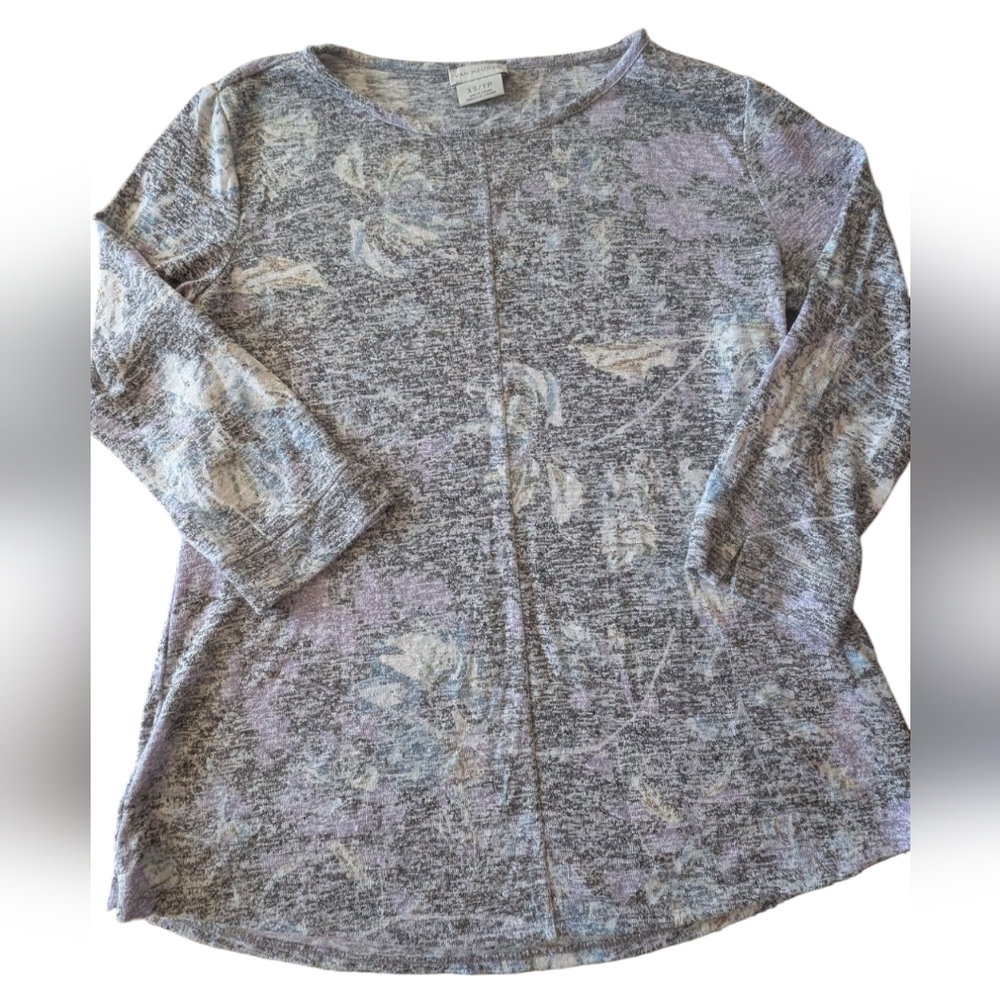 Floral Knit Top in Gray and Cream